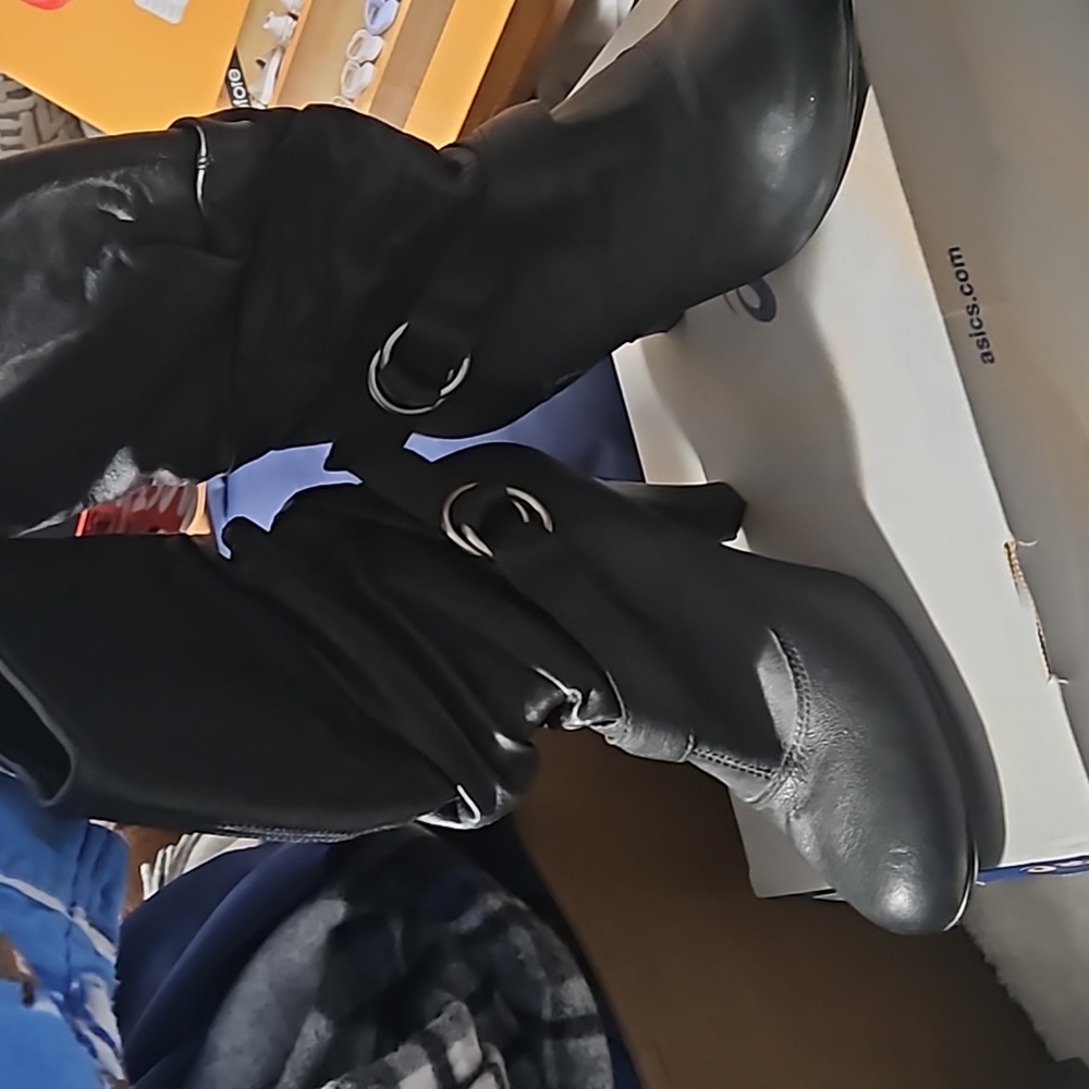 Beautiful Leather mid-calf boot